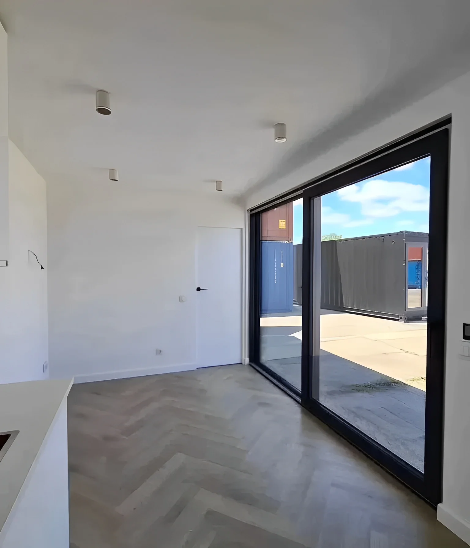 Custom 40ft Shipping Container House view 4